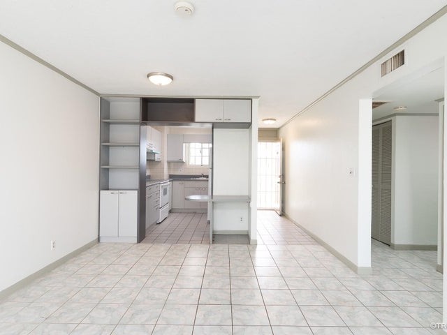 1305-Green-Park-Condo-00003