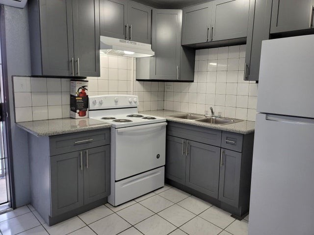 336 BA Unit 4 Kitchen