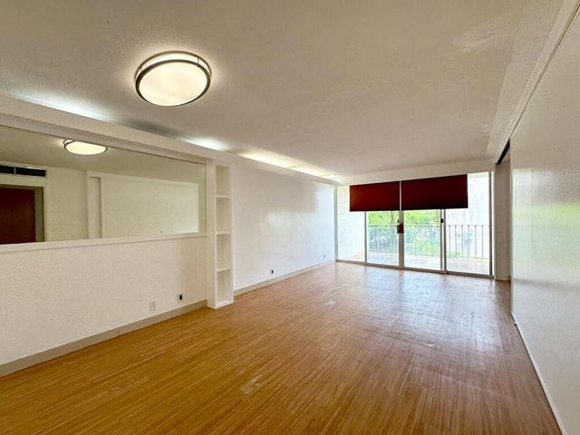 Living Room-Ypao Garden 216