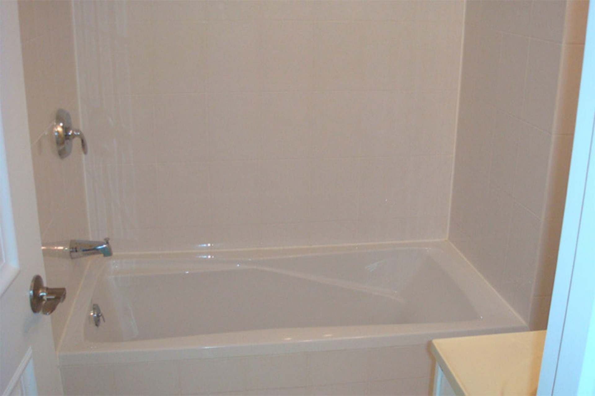 Upstairs 2nd Bathroom