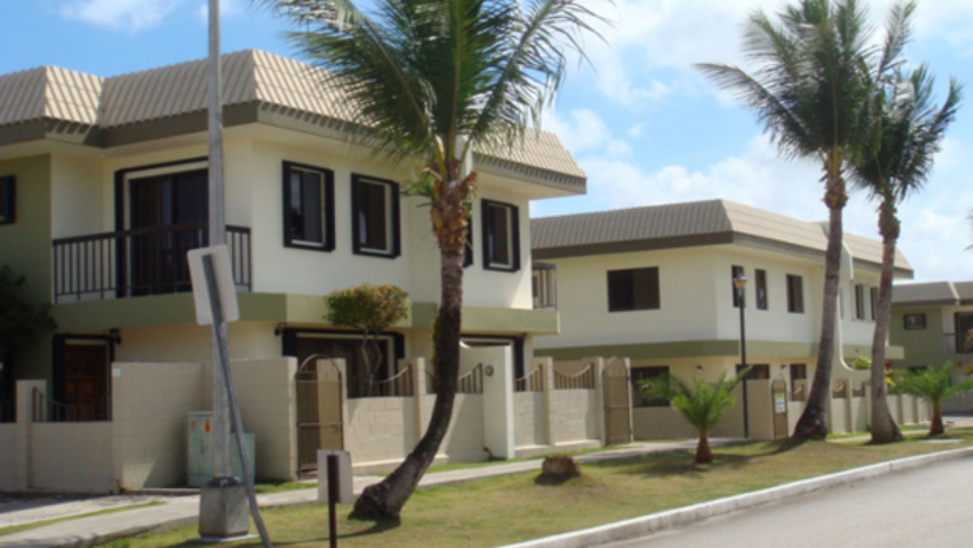 Royal Gardens Condominiums